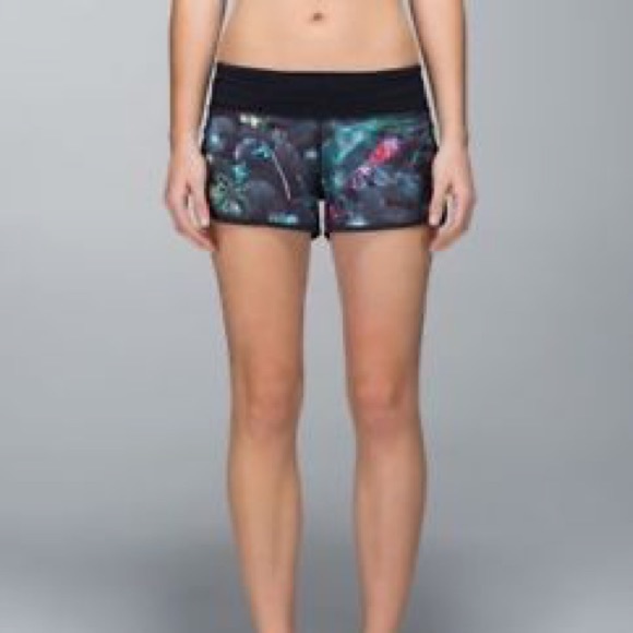 SOLD Lululemon speed short Curious jungle - Picture 2 of 4